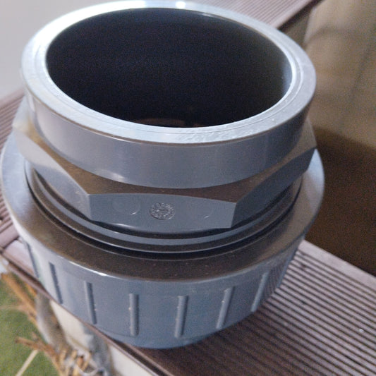 Raccord a visser pour filtration bassin diamètre 110mm